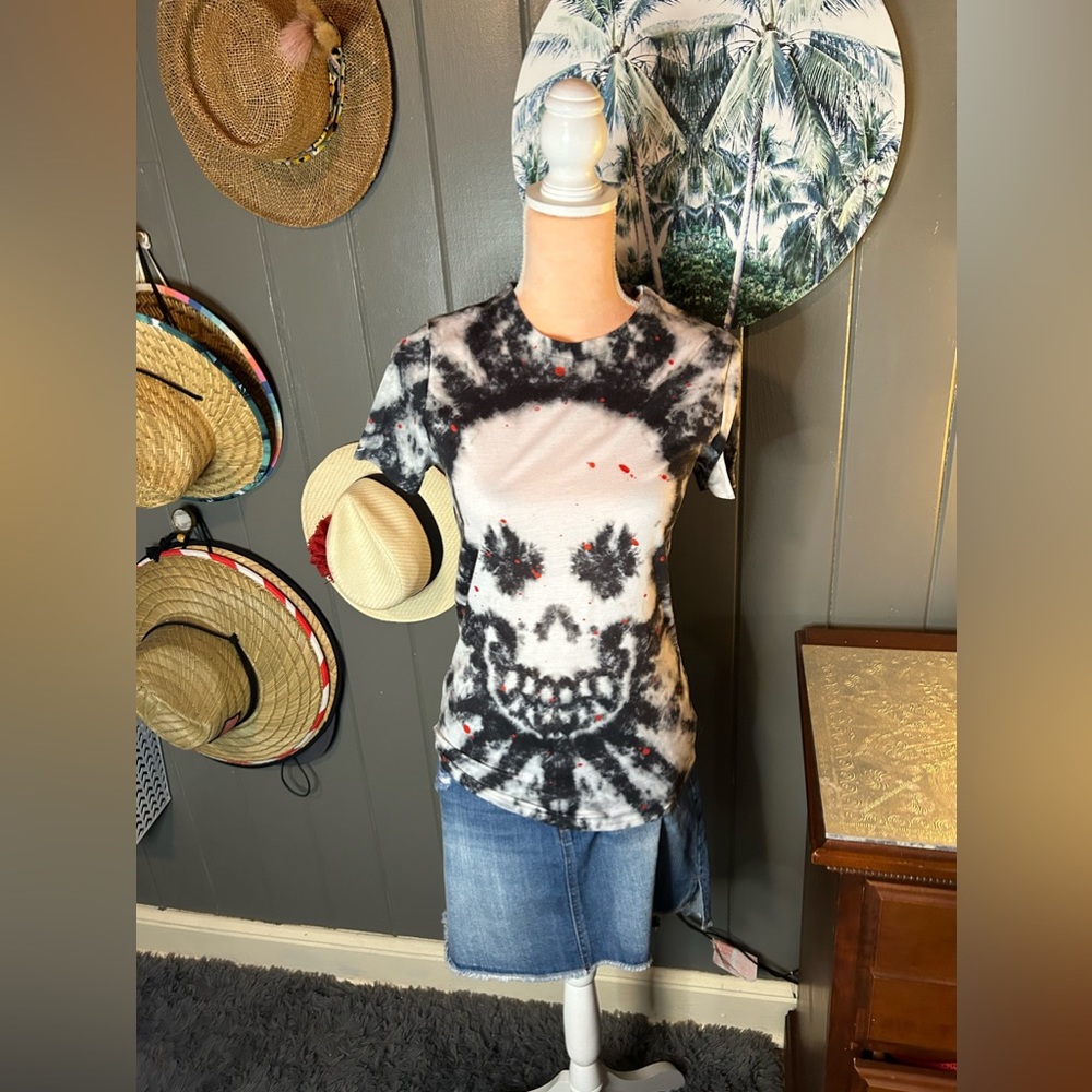 Skull Tye-Dye Black & White Small Tee - Picture 2 of 11